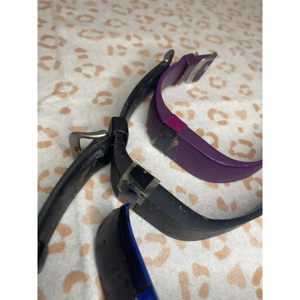 Lot Of 4 Old Fitbits Fitness Tracker watches ‎ Not Working For Parts Only